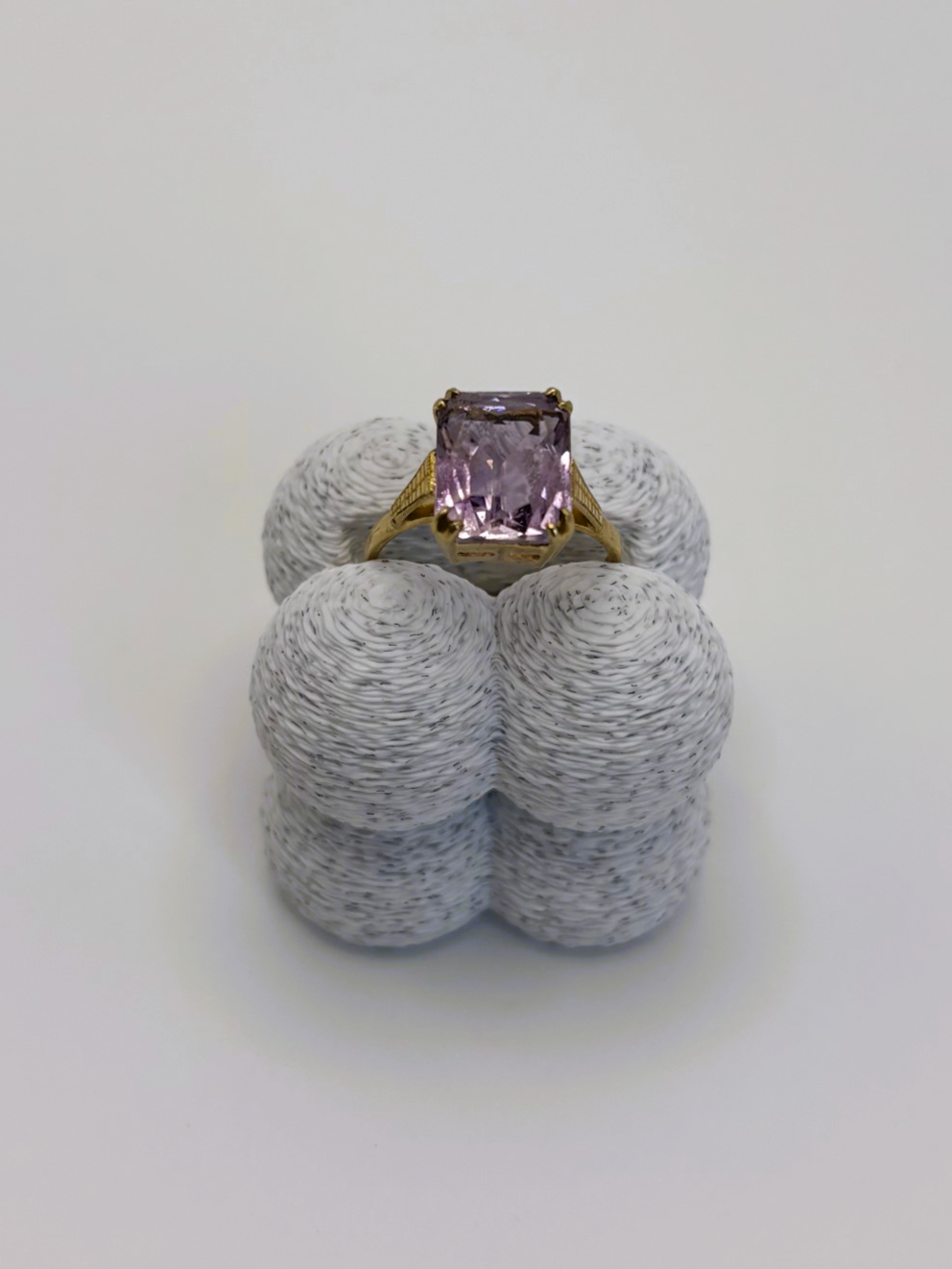 9ct Yellow Gold Stunning Rectangle-Shaped Amethyst Ring