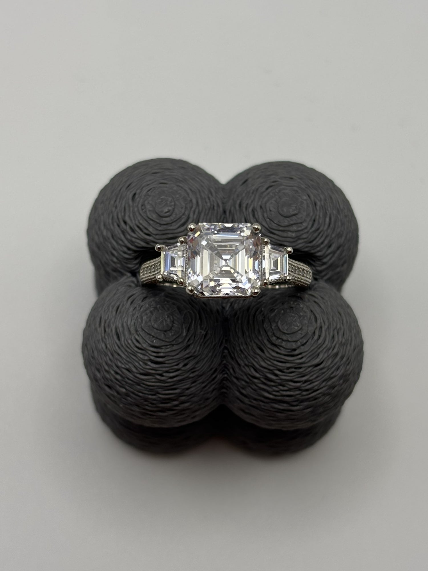 Bouton 925 Sterling Silver Ring with Set of 3 Princess-Cut Stones