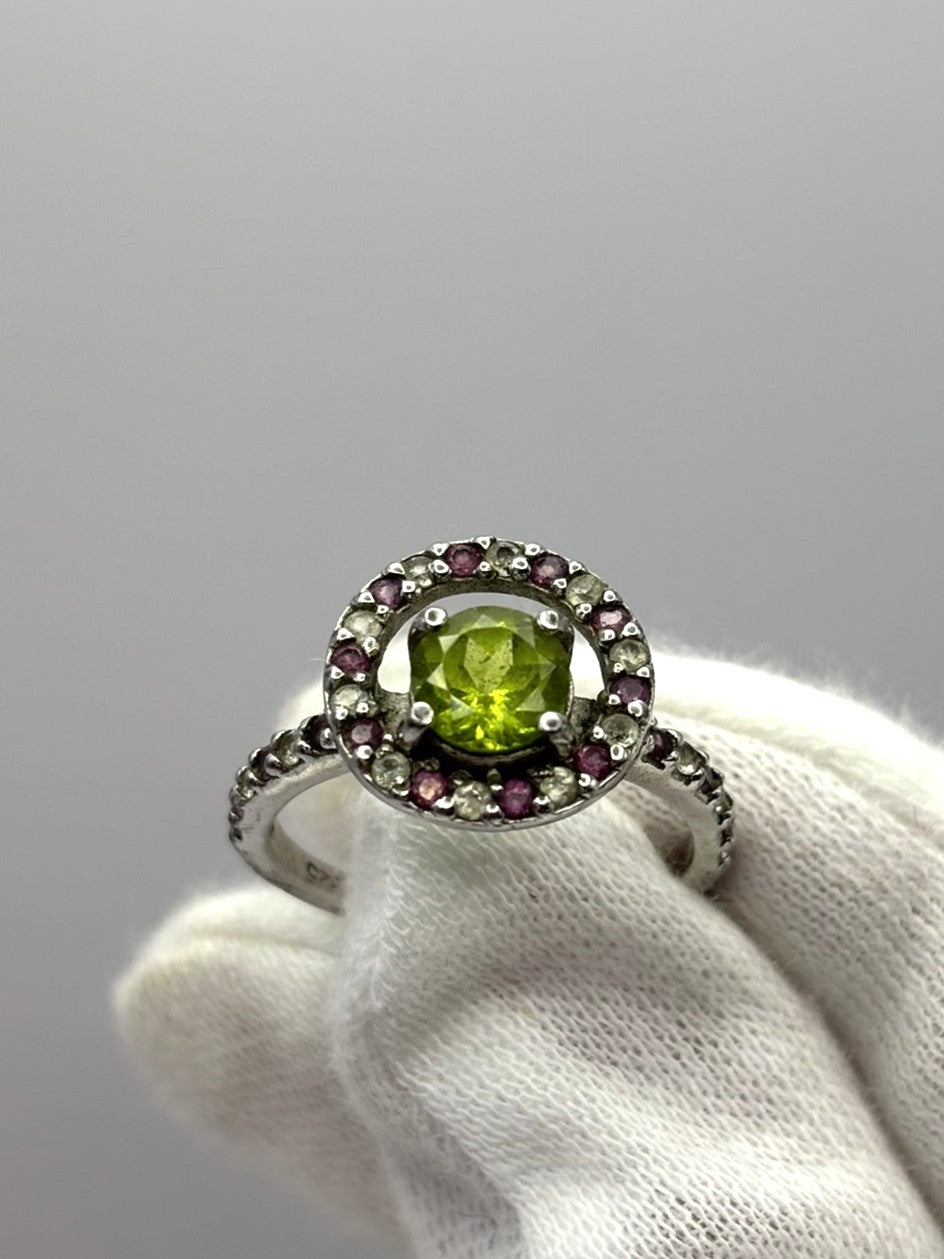 925 Stunning Sterling Silver Peridot Ring