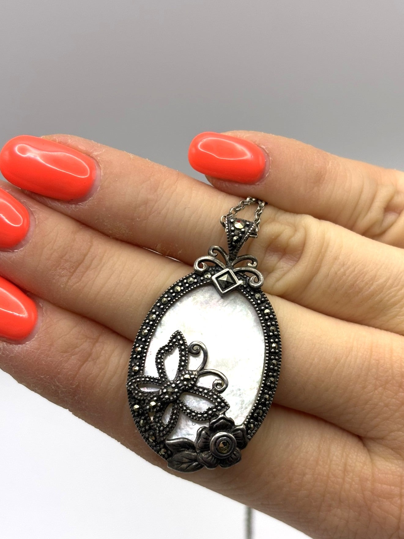 925 Sterling Silver Vintage Chain With Mother Of Pearl & Marcasite Pendant