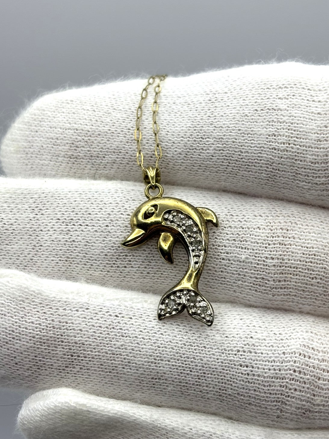 9ct Yellow Gold Beautiful Sparkling Diamond Dolphin Pendant with Chain
