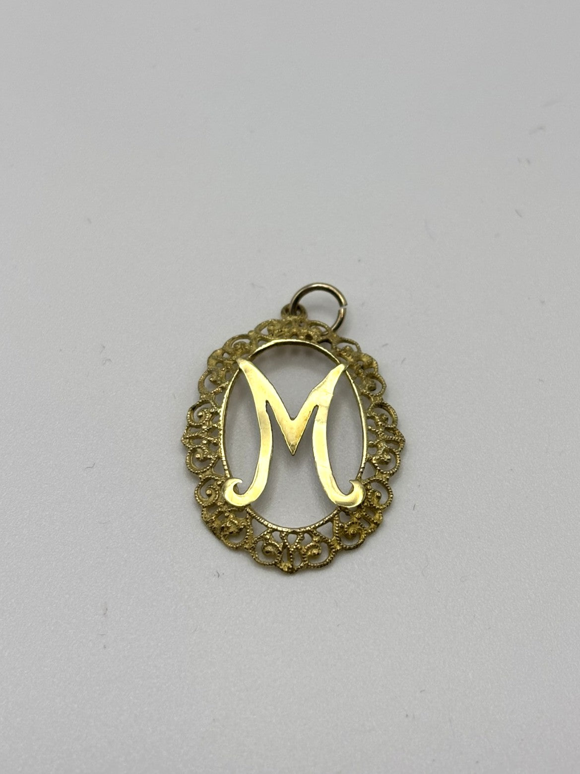 9ct Yellow Gold Vintage Filigree Letter M Monogram Oval Pendant
