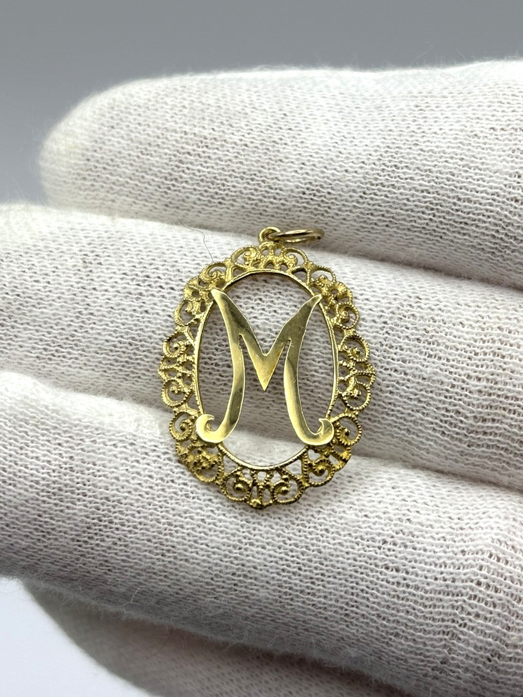 9ct Yellow Gold Vintage Filigree Letter M Monogram Oval Pendant