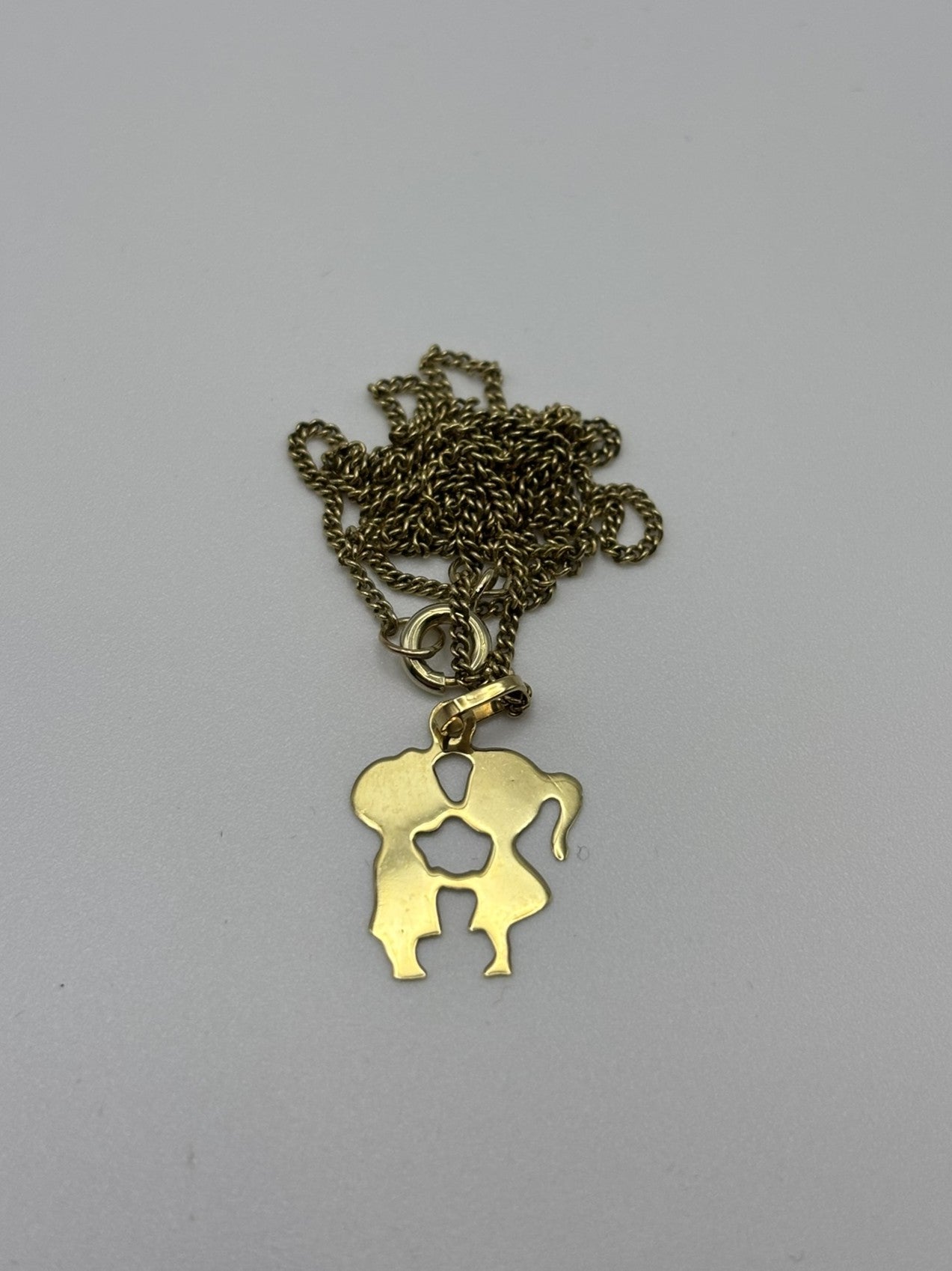 9ct Yellow Gold Super Cute Girl Boy Kissing Pendant & Chain