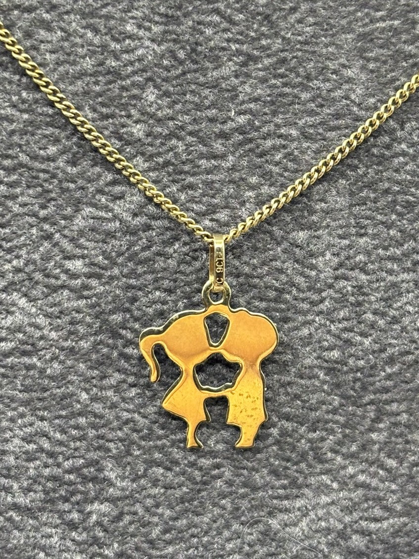 9ct Yellow Gold Super Cute Girl Boy Kissing Pendant & Chain