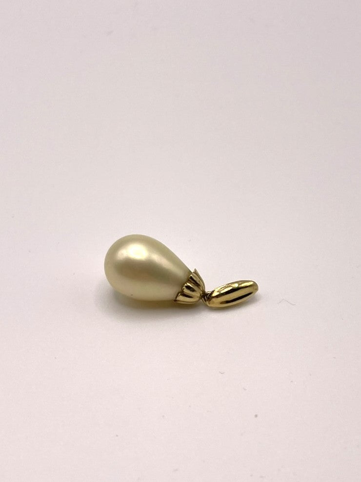 17ct Yellow Gold Vintage Stunning Natural Teardrop Pearl Pendant