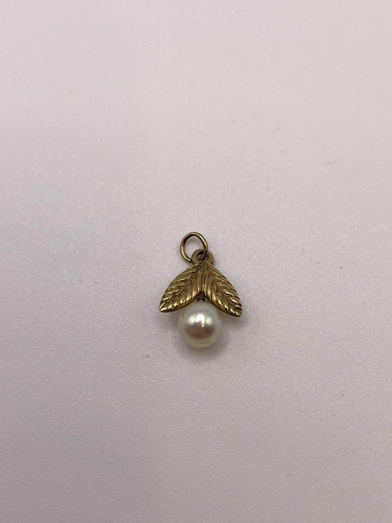 9ct Yellow Gold Petite Pearl & Gold Leaves Pendant
