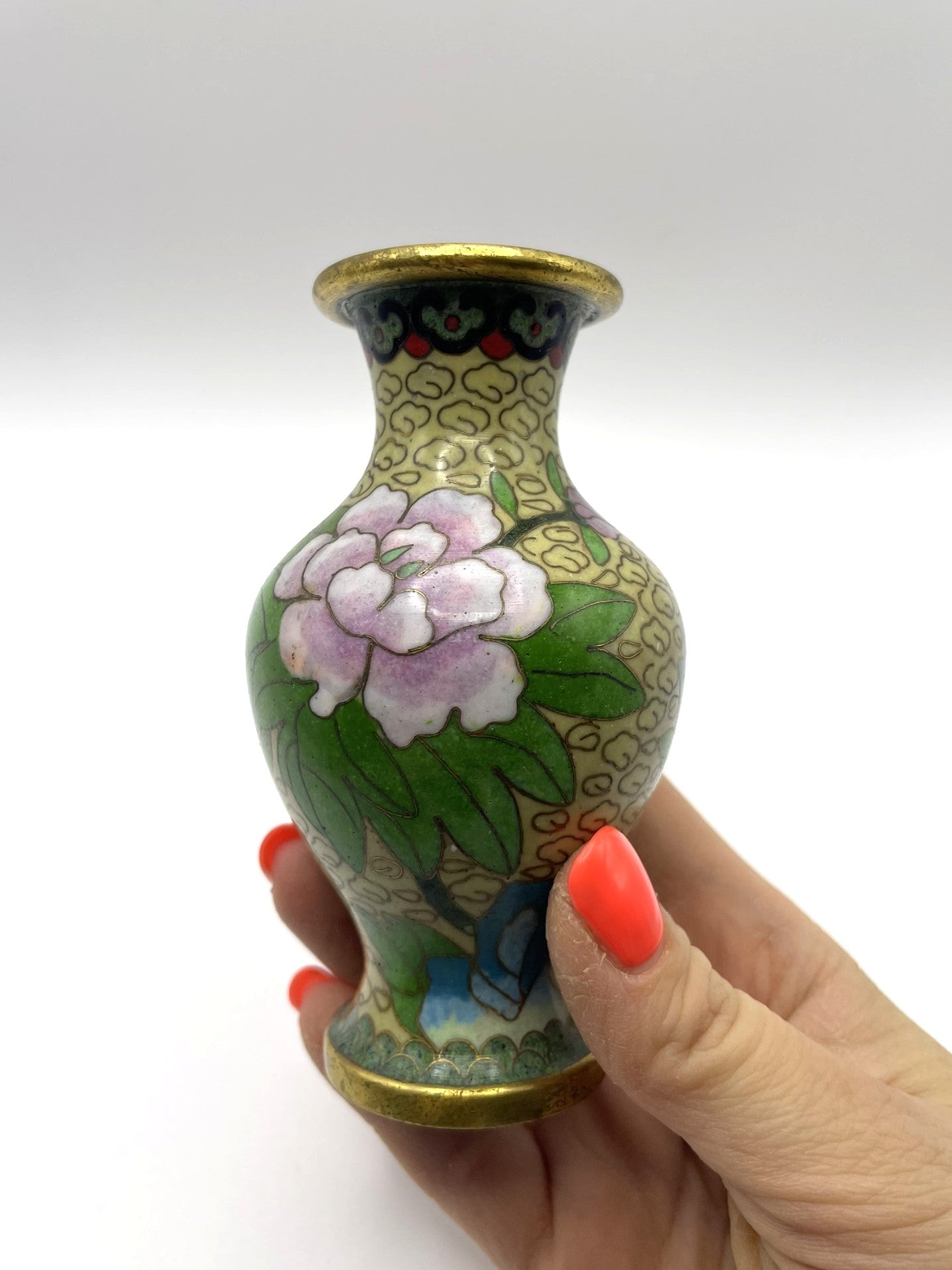 Chinese Vintage Cloisonné Enamel Vase with Stunning Floral Details 10cm